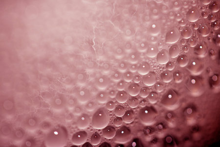 Close Up of Condensation Floating Liquid Water Bubbles and Drips on Glass from Rainの写真素材