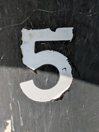 Written Wording in Distressed State Typography Found Ransom Number 5 Fiveの写真素材