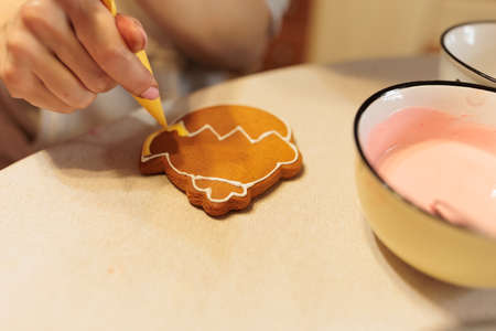 Preparation of gingerbread. The confectioner is painting gingerbread. Master class on gingerbread painting. preparation for easterの写真素材