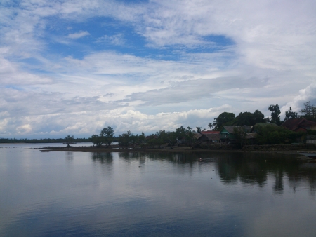 Mudflats of Alabat Usland and the heart shaped skyの写真素材