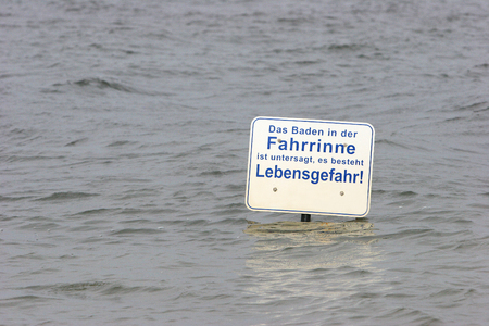 Warning board in the North Sea (German language)の写真素材