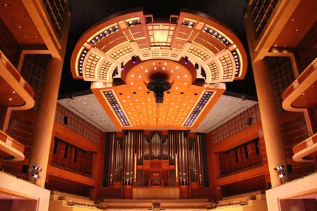 DALLAS, TEXAS, USA â SEPTEMBER 5: Stage and interior view of the Morton H. Meyerson Symphony Center, home of the Dallas Symphony Orchestra, on 9/5/14 prior to a classical music concert.のeditorial素材