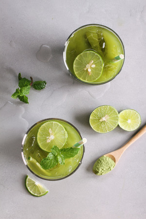 iced green tea with lime and fresh mint, top viewの写真素材