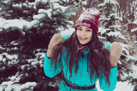 Portrait of a young girl in a winter parkの写真素材