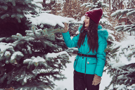 Portrait of a young girl in a winter parkの写真素材