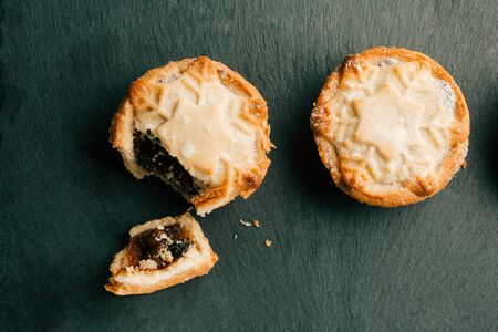 Traditional mince pies with snowflake ornament and sugarの写真素材