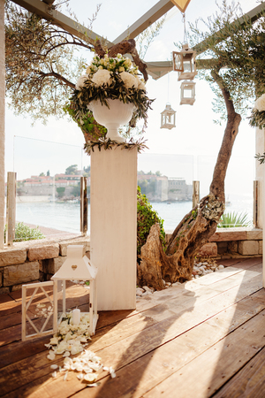 wedding table flower decoration with candles backgroundの写真素材