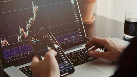 stocktrader analyzing profit opportunity investing bitcoinの写真素材