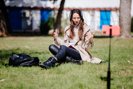 woman tutoring online and explain something using smartphoneの写真素材
