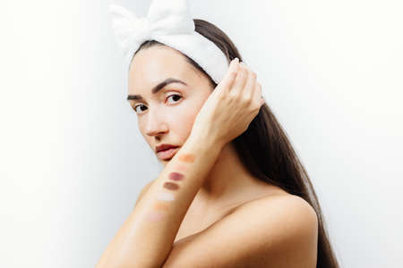woman choosing eyeshadow paletteの写真素材