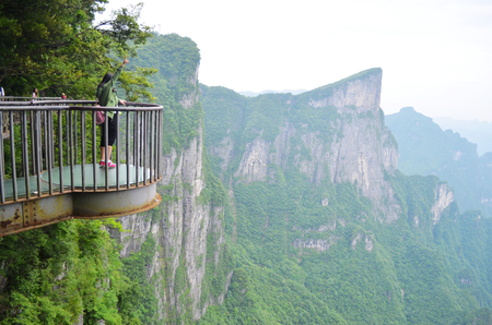 Tianmen mountain glass cliffのeditorial素材