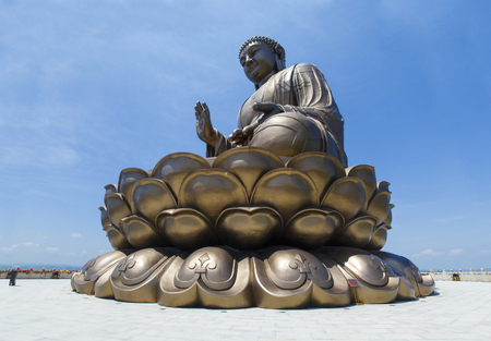 Big Buddha at Liu Ding mountain, Dunhuaのeditorial素材