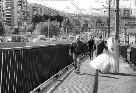 VOLGOGRAD, RUSSIA - SEPTEMBER 28   The couple are walking around the city  September 28, 2013 in Volgograd, Russia のeditorial素材
