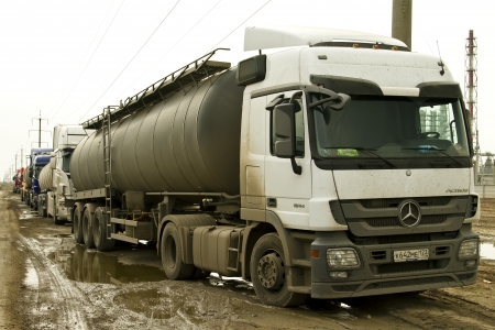 Tank trucks are waiting to fill bitumen near the refineryのeditorial素材