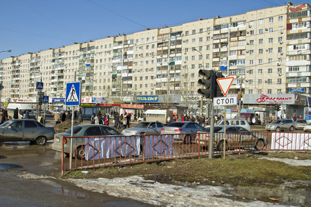 VOLGOGRAD - FEBRUARY 22  Busy traffic at an intersection, the day off  February 22, 2014 in Volgograd, Russia のeditorial素材