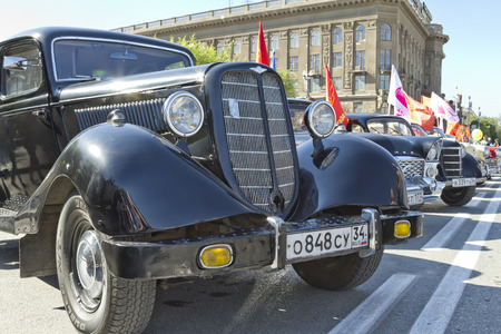 VOLGOGRAD - SEPTEMBER 6:Exhibition of vintage cars in celebration of the 425th anniversary of the city . September 6, 2014 in Volgograd, Russia.のeditorial素材