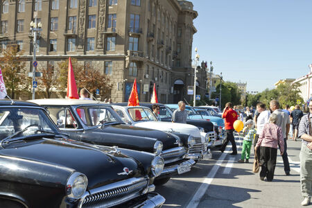 VOLGOGRAD - SEPTEMBER 6:Exhibition of vintage cars in celebration of the 425th anniversary of the city . September 6, 2014 in Volgograd, Russia.のeditorial素材