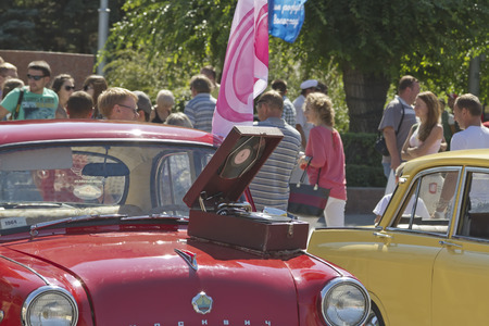 VOLGOGRAD - SEPTEMBER 6:Exhibition of vintage cars in celebration of the 425th anniversary of the city . September 6, 2014 in Volgograd, Russia.のeditorial素材