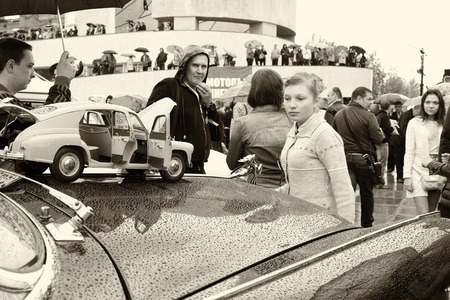 VOLGOGRAD - MAY 9:Exhibition of vintage cars of the Soviet era during the celebration of the great victory in the rain.  May 9, 2015 in Volgograd, Russia.のeditorial素材