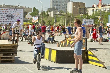 VOLGOGRAD - MAY 24: BMX cyclists preparing for competitions. The fifth annual competition for the Cup of Europe city Mall. May 24, 2015 in Volgograd, Russia.のeditorial素材