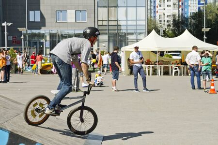 VOLGOGRAD - MAY 24: BMX cyclists preparing for competitions. The fifth annual competition for the Cup of Europe city Mall. May 24, 2015 in Volgograd, Russia.のeditorial素材
