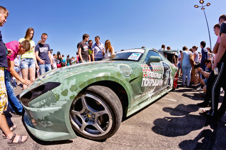 VOLGOGRAD - JUNE 6: The audience drift show with interest in visiting powerful cars designed specifically for drifting. June 6, 2015 in Volgograd, Russia.のeditorial素材