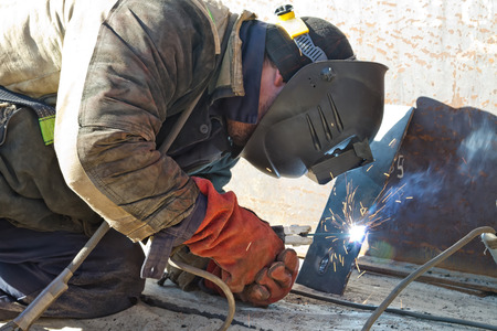 Welder experiencing new eletrode on the stability of arc burning, weld uniformity and separability of the slagの写真素材