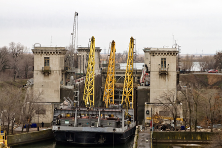 VOLGOGRAD, RUSSIA - DECEMBER 20:Work to replace the lock gates of the Volga-don shipping canal with heavy-duty floating crane. December 20, 2015 in Volgograd, Russia.のeditorial素材