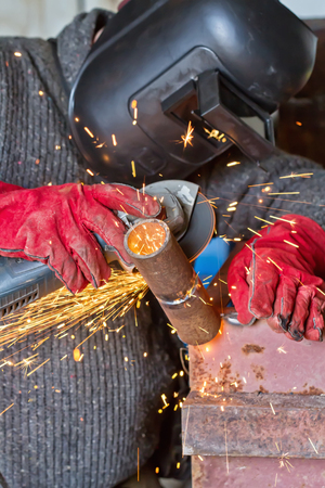The welder handles the root seam with a cutting machine. Preparing for the facing seam to the control sample.の写真素材