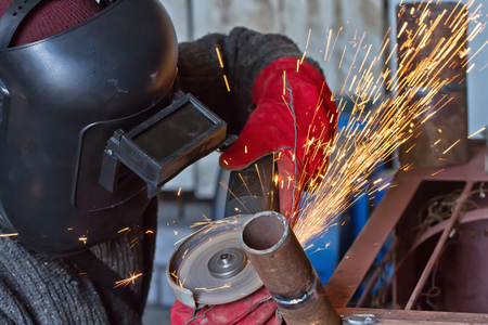 The welder handles the root seam with a cutting machine. Preparing for the facing seam to the control sample.の写真素材
