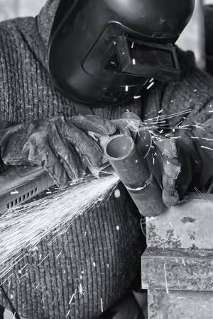 The welder handles the root seam with a cutting machine. Preparing for the facing seam to the control sample.の写真素材