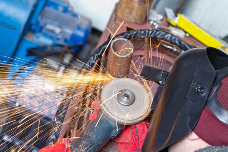 The welder handles the root seam with a cutting machine. Preparing for the facing seam to the control sample.の写真素材