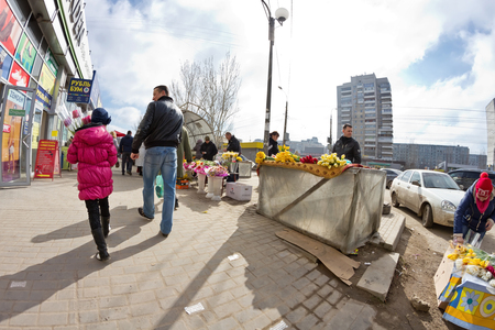 VOLGOGRAD - MARCH 8: Large selection of flowers at the makeshift markets in the city streets on international women's day. March 8, 2016 in Volgograd, Russia.のeditorial素材