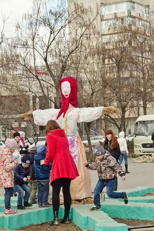 VOLGOGRAD - MARCH 12: Preparations for the burning of effigies of winter during the celebration of carnival . March 12, 2016 in Volgograd, Russia.のeditorial素材