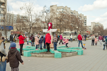 VOLGOGRAD - MARCH 12: Preparations for the burning of effigies of winter during the celebration of carnival . March 12, 2016 in Volgograd, Russia.のeditorial素材
