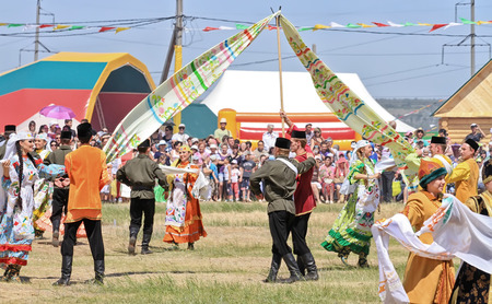 SMALL CHAPURNIKI, VOLGOGRAD, RUSSIA - MAY 24: Men and women in national costumes dance traditional folk dances in celebration of the holiday Sabantuy. May 24, 2014 in Volgograd, Russia.のeditorial素材