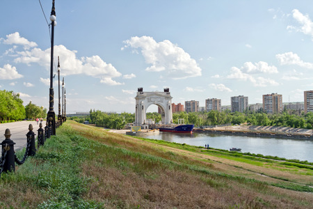 VOLGOGRAD - MAY 22: The output from the Volga-don shipping canal after locking the barge for the transportation of petroleum products. May 22, 2016 in Volgograd, Russia.のeditorial素材