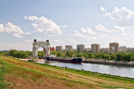 VOLGOGRAD - MAY 22: The output from the Volga-don shipping canal after locking the barge for the transportation of petroleum products. May 22, 2016 in Volgograd, Russia.のeditorial素材