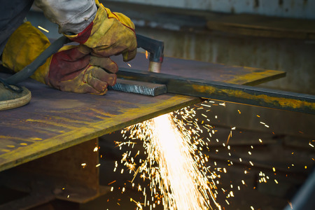 Plasma cutting of workpieces of steel structures from heavy steel plate