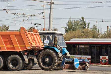 VOLGOGRAD, RUSSIA - AUGUST 22: Road repair equipment is on the road in anticipation of the replacement of the asphalt pavement. August 22, 2016 in Volgograd, Russia.のeditorial素材