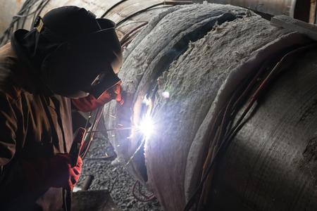 Welding large diameter pipes with pre-heated flexible ceramic heating elements in the fieldの写真素材