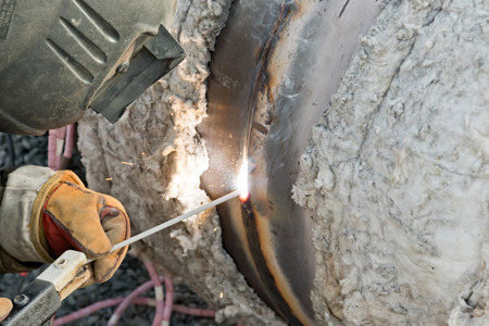 Welder mounts in the trunk pipeline electrochemical protection