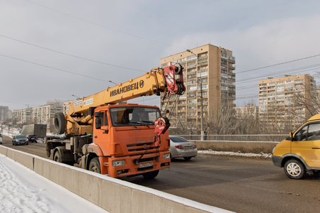VOLGOGRAD - JANUARY 29: automobile crane Ivanovets passes over the bridge cleared of snow. January 29, 2017 in Volgograd, Russia.のeditorial素材