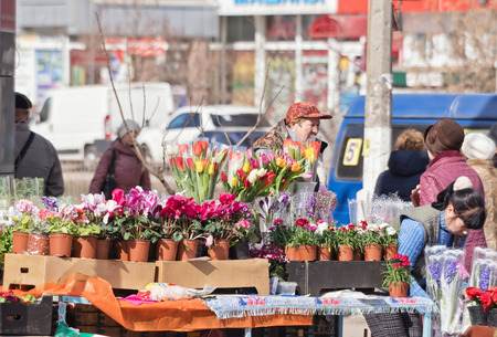 VOLGOGRAD - MARCH 5: Selling flowers on the streets on the eve of international women's day. March 5, 2017 in Volgograd, Russia.のeditorial素材