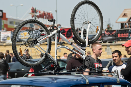 VOLGOGRAD, RUSSIA - APRIL 29: mountain bike attached to the roof rack of the car of one of participants of competitions tuning and  car audio. April 29, 2017  in Volgograd, Russia.のeditorial素材