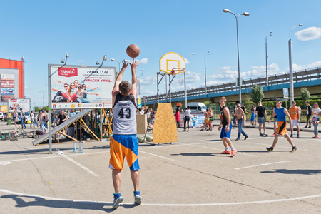 VOLGOGRAD - MAY 27: Free three-pointer from behind the arc on open competitions on streetball. May 27, 2017 in Volgograd, Russia.のeditorial素材