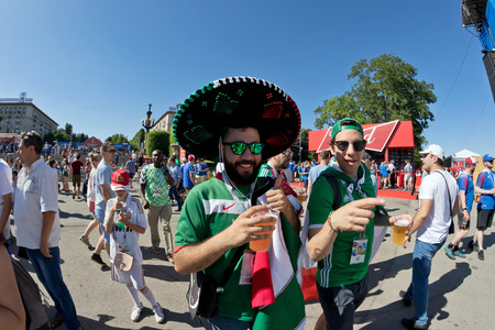 VOLGOGRAD - JUNE 22: Fans of the national team of Mexico dressed in sombrero and clothes in the colors of the national flag rest at the festival of balloonists. June 22, 2016 in Volgograd, Russia.のeditorial素材