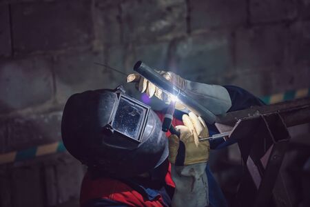 Welding control sample from a pipe of small diameter for proficiency testing by the method of...