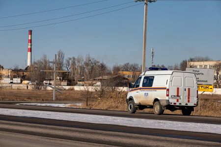 VOLGOGRAD - JANUARY 24: The emergency service car is driving on a muddy winter road
.January 24, 2020 in Volgograd, Russia.のeditorial素材