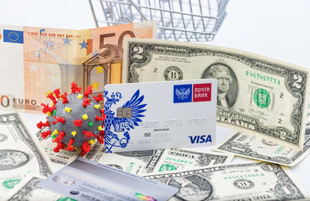 ESSENTUKI - SEPTEMBER 20: A model of coronavirus in a shopping cart and a VISA Bank card. September 20, 2020 in Essentuki, Russia.のeditorial素材